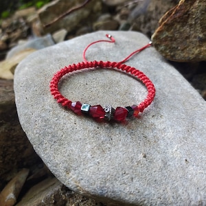 Braided bracelet made of cord and beads in boho style, Bracelet made of waxed cord and glass beads with ethnic style.