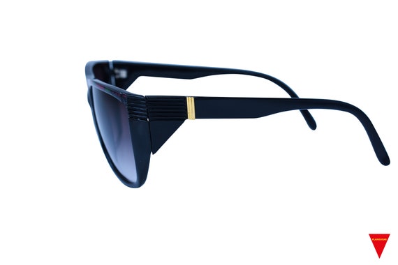 Vintage Square Sunglasses 1980's Black Plastic Fr… - image 4