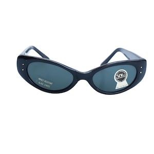 Vintage Cat Eye Sunglasses, 80&#39;s Black Frame with Dark Lenses Women&#39;s