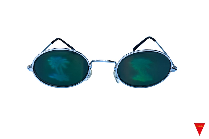 Puede incluir: Gafas de sol redondas con montura plateada y lentes verdes espejados.