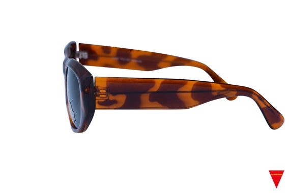 Vintage 70s Cat Eye Sunglasses: Brown Tortoise Pl… - image 4