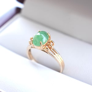 Bellissimo anello in oro giallo massiccio 14 carati e giada giadeite verde di grado "A", giada giadeite birmana non trattata, misura 6