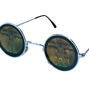 May include: Round, silver-framed sunglasses with a holographic, iridescent lens. The lens features a design of a person with outstretched arms. The sunglasses have a UV 400 protection label and CE marking.