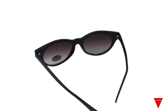 80's Black Cateye Sunglasses with Gold Ends Thin … - image 5