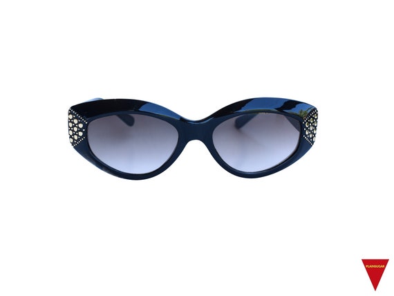 Vintage Black Cateye Sunglasses: Gold Accent, Gradient  display picture 2