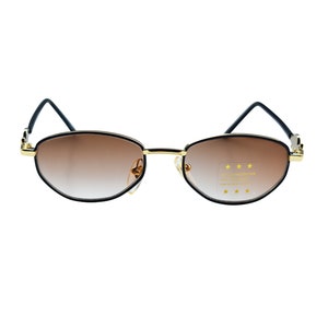 Lunettes de soleil vintage des années 80 : monture en métal doré, petit ovale rond, jamais portées