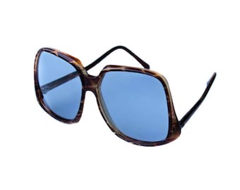 1970s Vintage Oversized Tortoise Sunglasses: Gold Metal Frame, Transitional Lenses