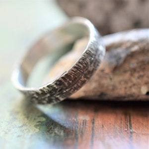 Silber Bandring, recycelt, oxidiert, texturiert, ungewöhnliche Bandring.