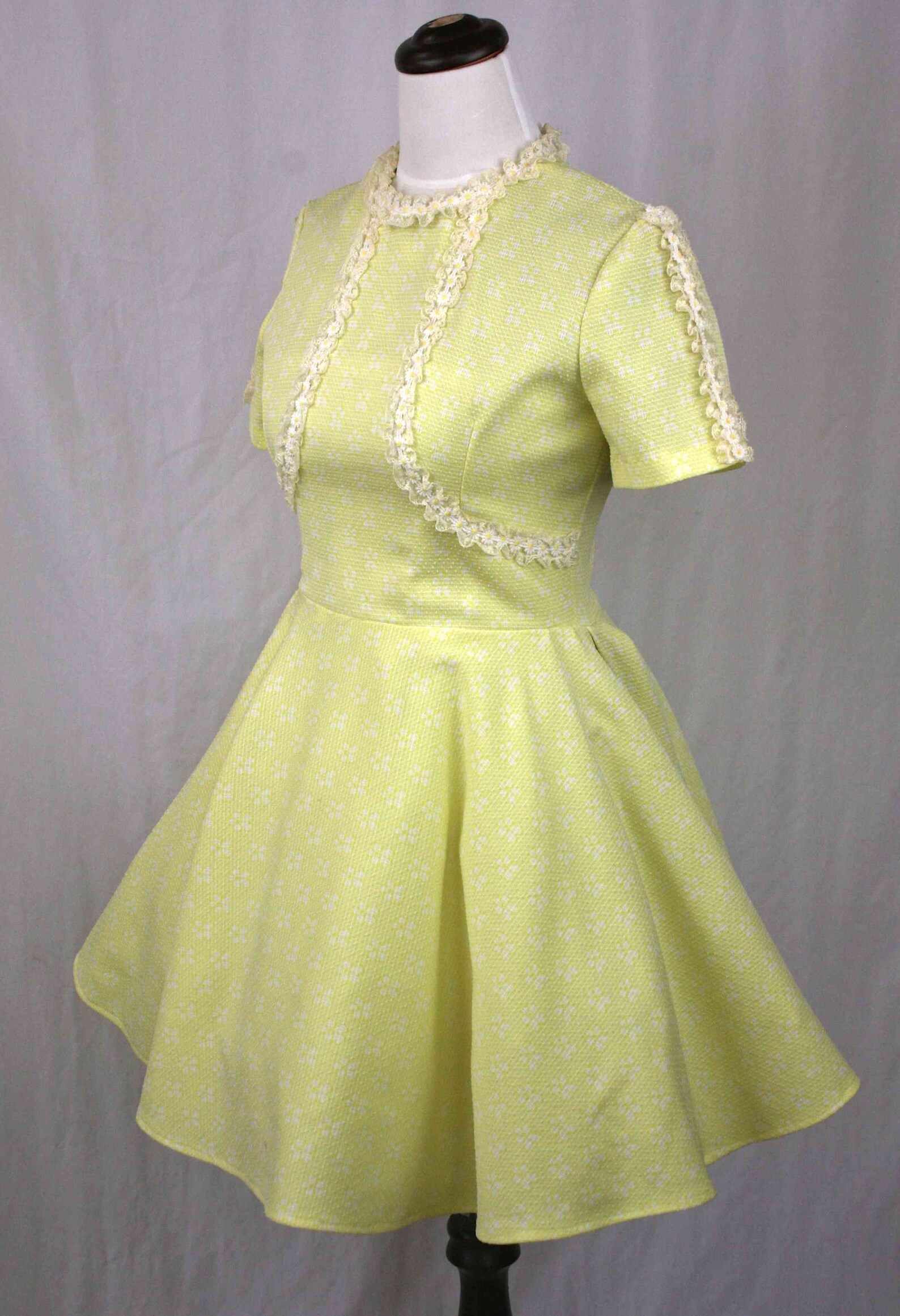 Vintage yellow daisy dress 60s small medium lace flower Etsy