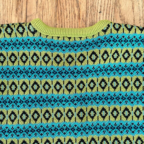 Vintage stretchy sweater, 90s medium to large v-n… - image 3