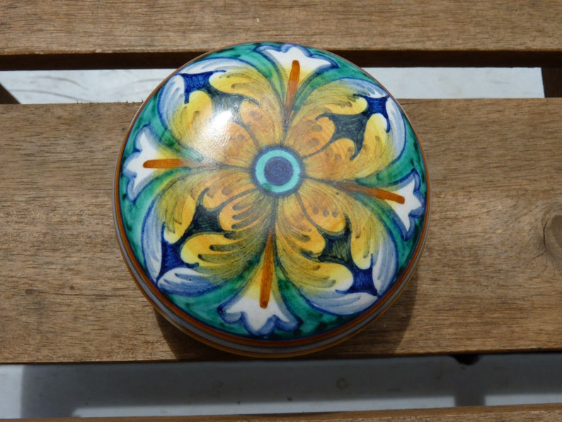Gialletti Giulio Deruta Dec A Mano Glazed Ceramic Trinket Pod Ceramiche