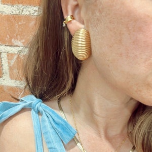 Christian Dior Ribbed Gold Tone Half Hoop Earrings Clip-on Vintage Signed, Vintage Luxury Jewelry