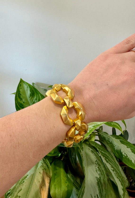 Bracelet manchette vintage en corne sculptée (D'occasion) à Peseux pour