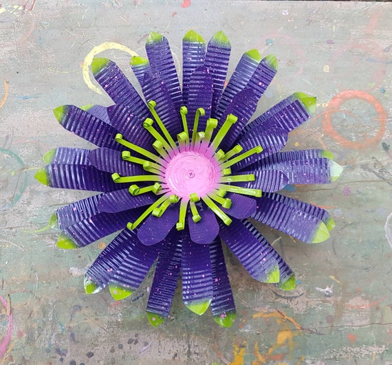 Pflaumen-Lila & rosa Bromelie inspiriert Upcycled 9-Zoll-Dose Blume |  Rustikale Garten Kunst | Auen + Innen Dekor - Etsy.de