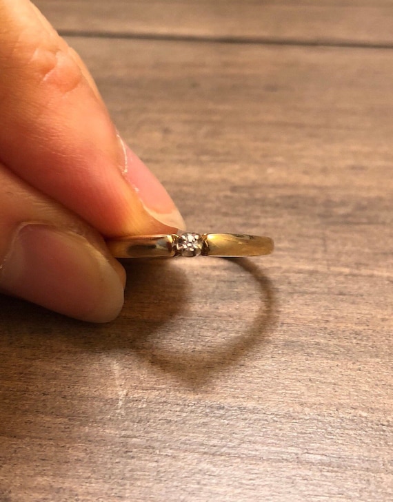 Simple 14k yellow gold diamond ring