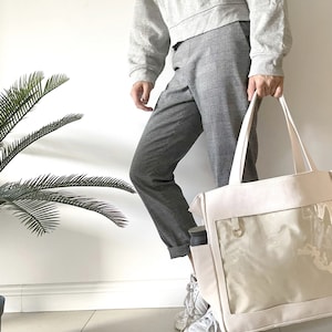 BAUMWOLLE ITA TOTE Beige Tasche Baumwolle Buchstabe Canvas Minimal Design Carry Shopping Custom Gold Akzent Simple