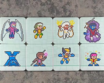 Op de afbeelding: Een set van twaalf vierkante onderzetters met pixel art illustraties van diverse stripfiguren. Elke onderzetter toont een uniek personage in een retro-stijl, waaronder één met de tekst TO ME, MY X-MEN! in een tekstballon.