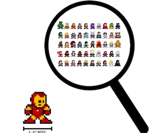 Op de afbeelding: Pixelkunst van verschillende superhelden, waaronder Iron Man, weergegeven onder een vergrootglas. De Iron Man pixelkunst is 1,27 cm breed. De afbeelding heeft een witte achtergrond.