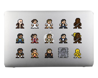 Op de afbeelding: Een set van 15 pixel art stickers met personages uit Star Wars. De stickers zitten op een zilveren laptop. De personages zijn onder andere Luke Skywalker, Prinses Leia, Han Solo, Chewbacca, Darth Vader, Yoda, R2-D2, C-3PO en meer.