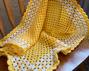 Lazy Daisy Crocheted Baby Blanket