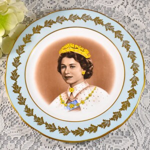 Queen Elizabeth Commemorative Plate - Aynsley - Canadian Visit - St Lawrence Seaway Opening