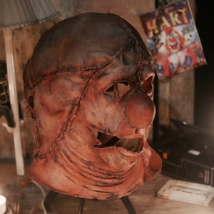 Leatherclown Mask Horror Clown Art Skin Gore Halloween Leatherface Creepy Chainsaw Massacre Scary not Freddy Jason Terrifier Bust Myers