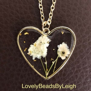 Flowered Heart Pendant Necklace, Real Pressed Flowers, Minimalist Resin Necklace Pendant, Gold Necklace, Unique Valentines gift idea for her