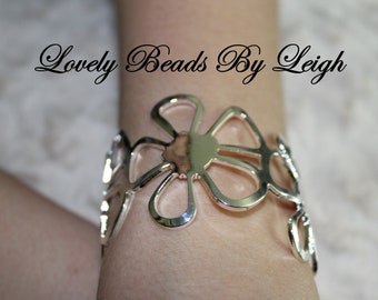 Sterling Silver Bracelet, Silver Flower Bracelet for her, Modern Bracelet Mother’s day gift for her, Anniversary Gift. Unique jewelry