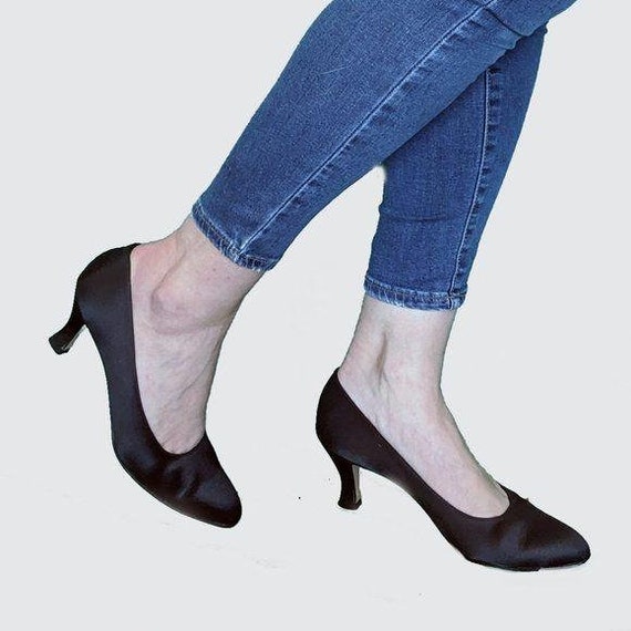 Salvatore Ferragamo Satin Pumps 7.5 AAA Vintage