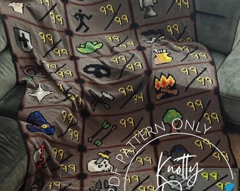 Puede incluir: Una manta de ganchillo gris y marrón con varios iconos de juego pixelados, incluyendo un corazón, una figura corriendo y una fogata. La manta tiene un borde negro y el texto "Total level: 2576". También se ven las palabras "PDF PATTERN ONLY" y "Knotty Days".