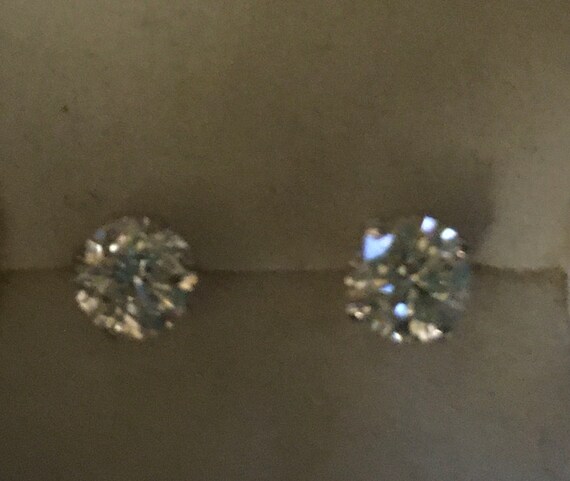 diamond stud earrings - image 2