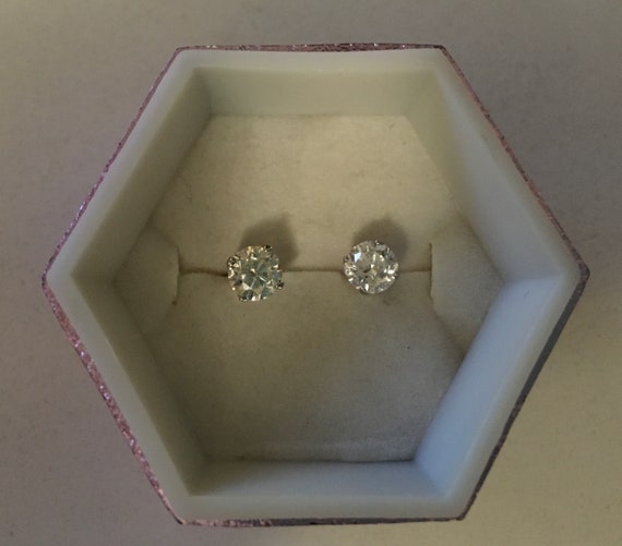 diamond stud earrings - image 1