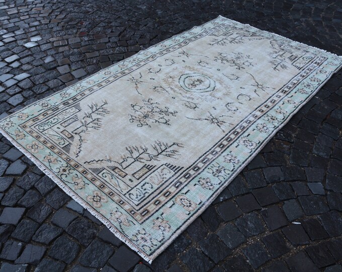 Turkish rug, Vintage rug, Area Rug, Home decor, Wool rug, Handmade rug, Carpet, Kilim | 135 x 238 cm = 4,4 x 7,8 ft