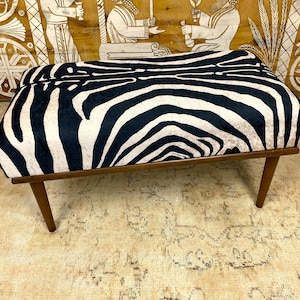 ottoman bench, upholstered bench, ottoman footsool, entrway bench, dining seat, piano bench,  ottoman poufs, garden poufs, indoor  chair, outdoor bench, ottoman footsool