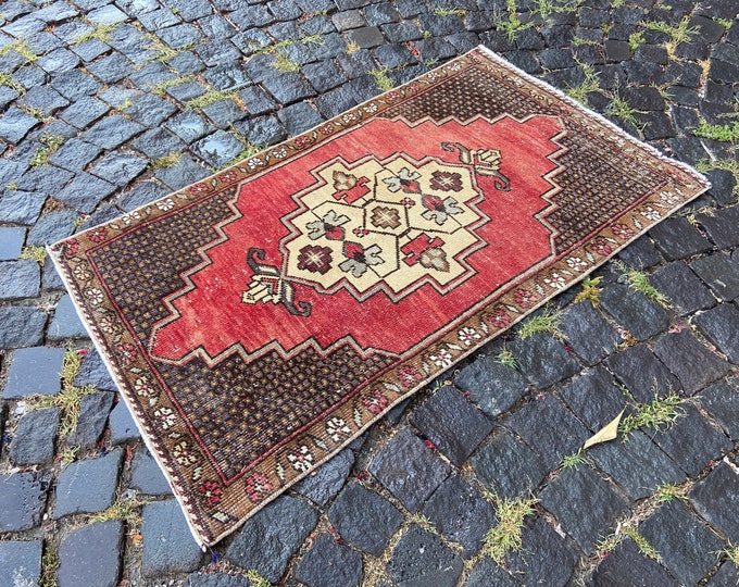 2,3 x 4,0 ft,Nomadic rug, Turkish rug, Handmade rug, Area rug, Kilim, Vintage rugs, Wool rug, Bohemian rug, Farmhouse rug | 71 x 124 cm