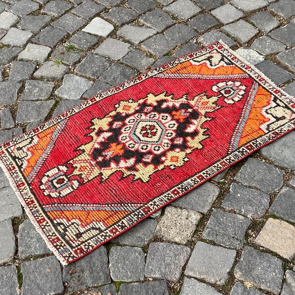 Turkish rug, Vintage rug, Small rug, Home decor, Wool rug, Handmade rug, Carpet, Kilim | 47 x 84 cm = 1,5 x 2,7 ft