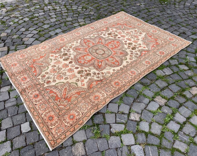 Interior Décor, Area rugs, Vintage rugs, Turkish rugs, Room Decor, Bohemian rug, Carpet | 140 x 227 cm = 4,5 x 7,4 ft