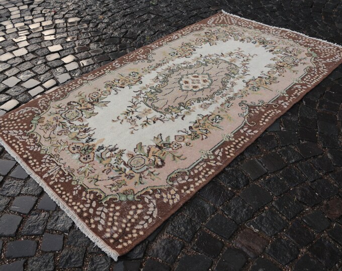 Turkish rug, Vintage rug, Area Rug, Home decor, Wool rug, Handmade rug, Carpet, Kilim | 121 x 222 cm = 3,9 x 7,2 ft