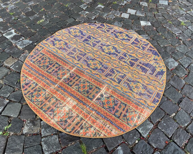 Handmade Turkish Vintage Kilim Rug - Wool, Bohemian, Home Decor 121 x 123 cm = 3,9 x 4,0 ft