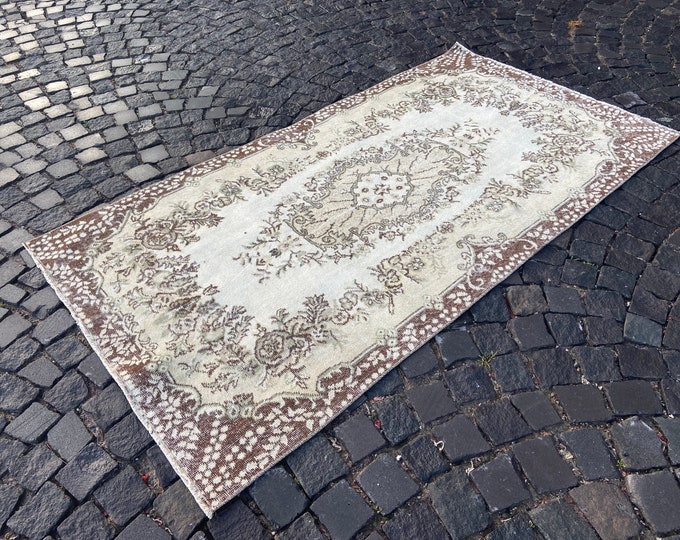 Interior Décor, Area rugs, Vintage rugs, Turkish rugs, Room Decor, Bohemian rug, Carpet | 114 x 213 cm = 3,7 x 6,9 ft