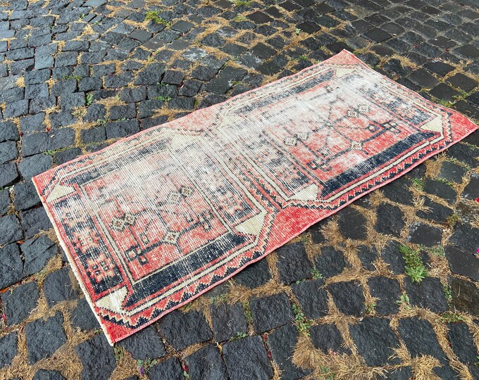 Vintage rug, Area Rug, Turkish rug, Home decor, Wool rug, Handmade rug, Carpet, Kilim | 66 x 139 cm = 2,1 x 4,5 ft