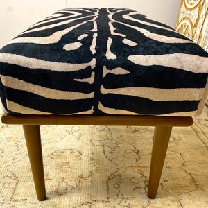 ottoman bench, upholstered bench, ottoman footsool, entrway bench, dining seat, piano bench,  ottoman poufs, garden poufs, indoor  chair, outdoor bench, ottoman footsool