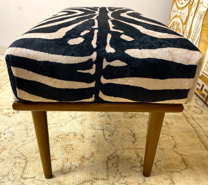 ottoman bench, upholstered bench, ottoman footsool, entrway bench, dining seat, piano bench,  ottoman poufs, garden poufs, indoor  chair, outdoor bench, ottoman footsool