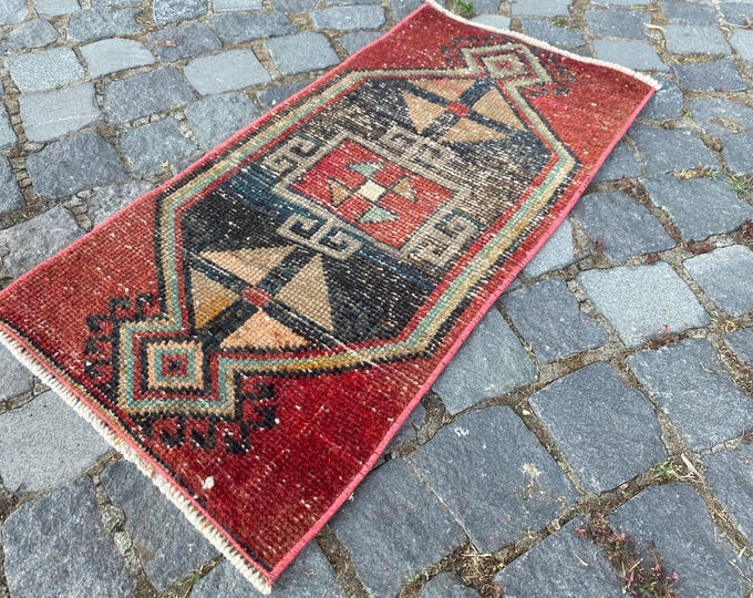 Turkish rug, Vintage rug, Small Rug, Doormat, Home decor, Wool rug, Handmade rug, Carpet, Kilim | 41 x 82 cm = 1,3 x 2,6 ft