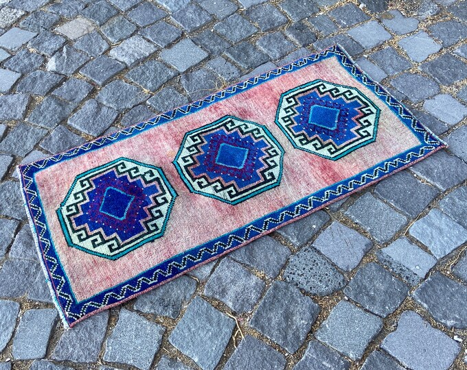Turkish rug, Vintage rug, Small Rug, Doormat, Home decor, Wool rug, Handmade rug, Carpet, Kilim | 46 x 93 cm = 1,5 x 3,0 ft