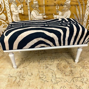 ottoman bench, upholstered bench, ottoman footsool, entrway bench, dining seat, piano bench,  ottoman poufs, garden poufs, indoor  chair, outdoor bench, ottoman footsool