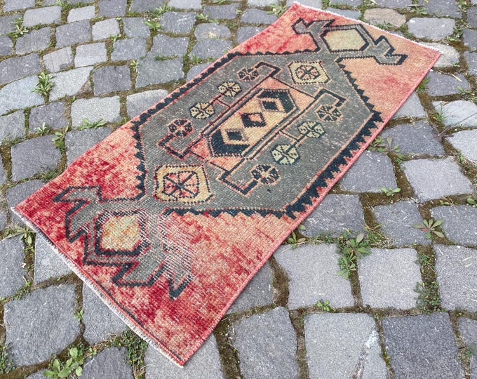 1,4 x 2,9 ft Turkish vintage small rug, Handmade wool rug, Bohemian area rugs, Doormats, Carpet, Bath mats