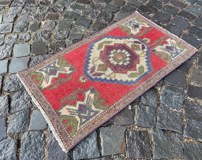 Turkish rug, Vintage rug, Small rug, Doormat, Home decor, Wool rug, Handmade rug, Carpet, Kilim |  51 x 87 cm = 1,6 x 2,8 ft