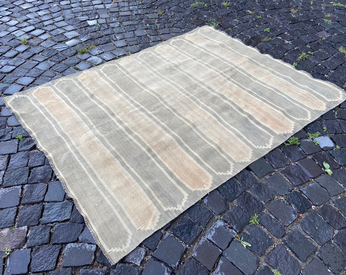 Turkish area rug, Kilim, Vintage rug, Handmade kilim, Bohemian rug, Home decor, Living room rug | 135 x 176 cm = 4,4 x 5,7 ft