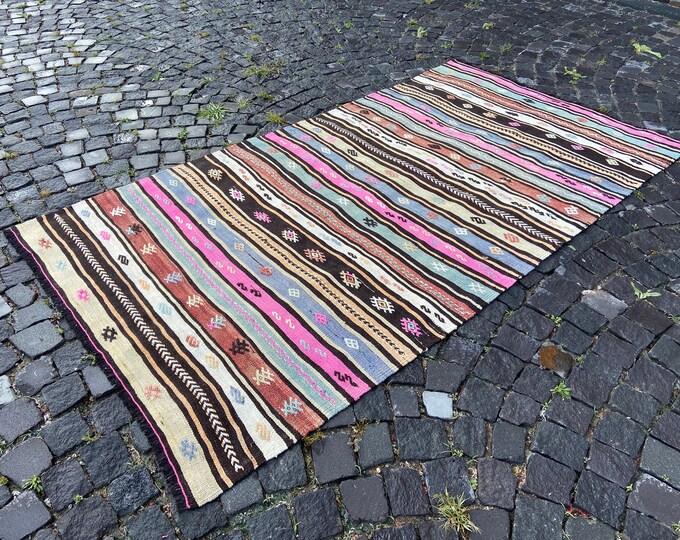 Kilim, Vintage kilim, Area rug, Turkish rug, Bohemian rug, Turkish kilim, Wool rug, Handwoven rug, Boho decor | 131 x 243 cm = 4,2 x 7,9 ft